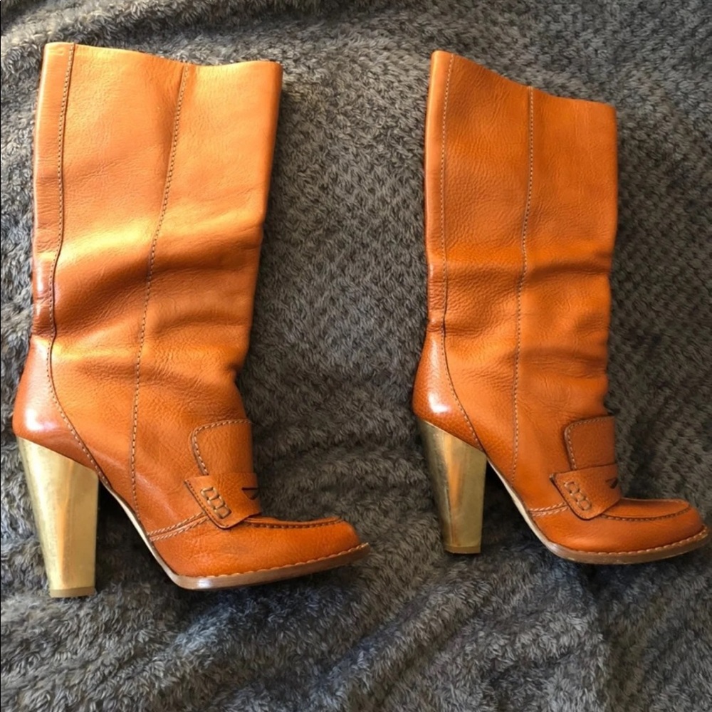 Dolce & Gabbana boot
Orange pebbled leather